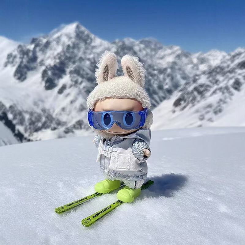 Labubu Ski Outfit Set – Includes Goggles, Jacket, Pants & Skis