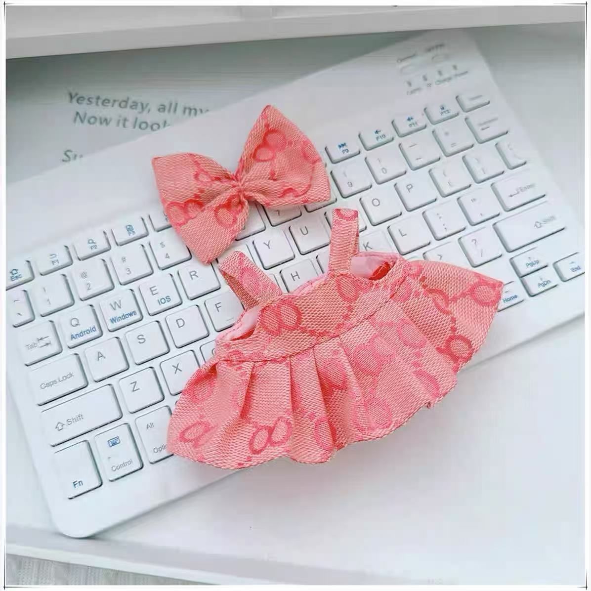 Fashion Outfit - Pink Skirt + Bow